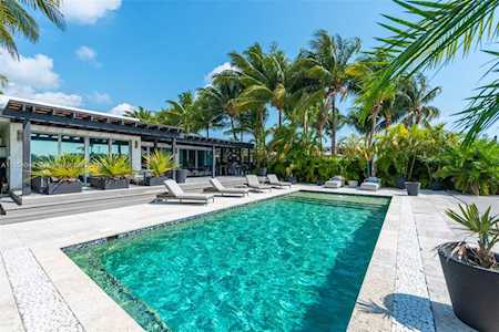 970 S Shore Dr Miami Beach, FL 33141