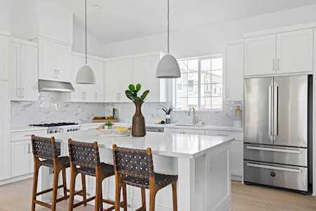 1221 East Cove Place Encinitas, CA 92024