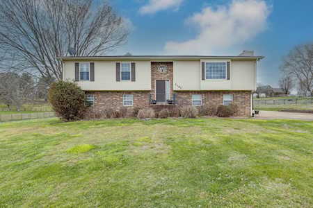 2195 Clara Mathis Rd Spring Hill, TN 37174