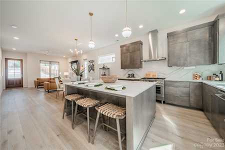 1707 Seifert Circle Charlotte, NC 28205