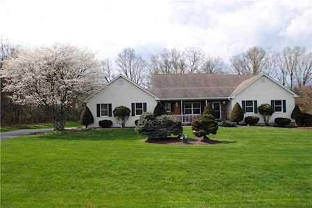 1163 Marfield Dr Nazareth, PA 18064