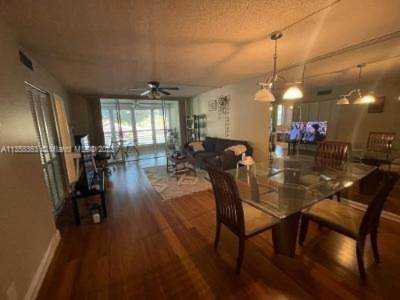 1900 Sabal Palm Dr #203 Davie, FL 33324