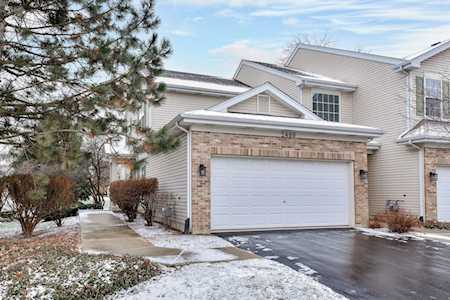 2488 Stoughton Circle Aurora, IL 60502