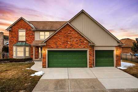 48103 Greenbriar Macomb, MI 48044