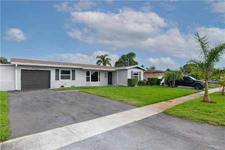 3489 NW 25th St Lauderdale Lakes, FL 33311