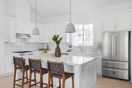 1221 East Cove Place Encinitas, CA 92024