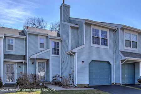 24 Malibu Dr Eatontown, NJ 07724