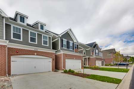 2110 Weatherbee Ln Naperville, IL 60563