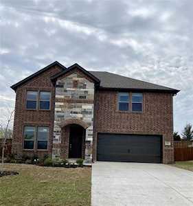 105 Everest Court Burleson, TX 76028