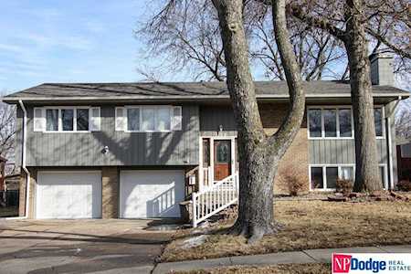 1109 Surrey Rd Papillion, NE 68046
