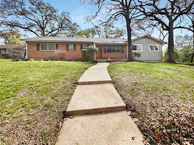 800 Cardinal Circle Bedford, TX 76022