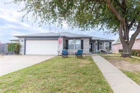 4212 Woodcrest Court Haltom City, TX 76137