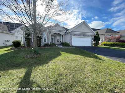 26 Passage Ln Barnegat, NJ 08005