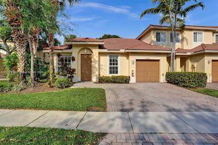 3243 NW 32nd Ter Oakland Park, FL 33309