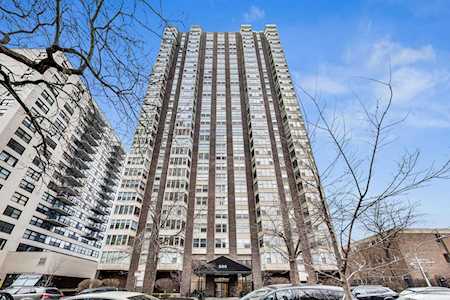 525 W Hawthorne Place #404 Chicago, IL 60657