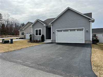 3 Oak Hill Ct West Greenwich, RI 02817