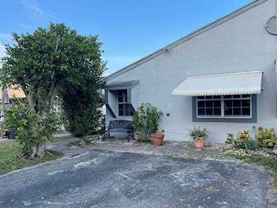 1210 SW 71st Terrace North Lauderdale, FL 33068