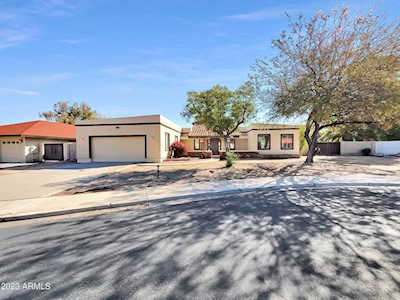 627 S 30th Circle Mesa, AZ 85204
