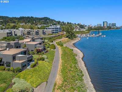 5630 S Riverside LN #17 Portland, OR 97239