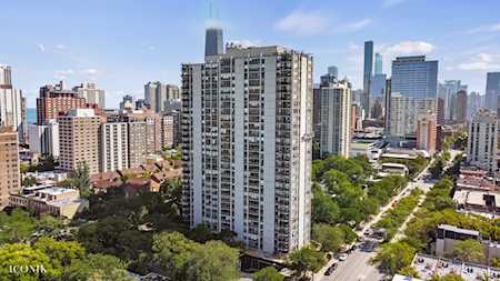 1360 N Sandburg Terrace #1712 Chicago, IL 60610