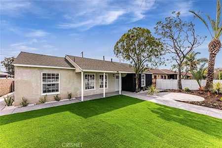 12006 Roscoe Blvd North Hollywood, CA 91605