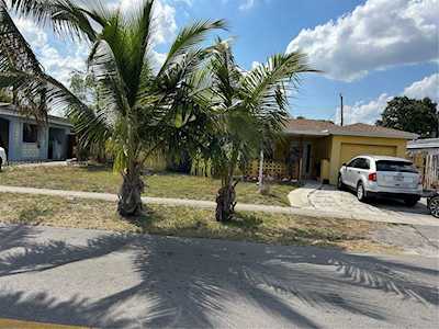 3561 NW 33rd Ave Lauderdale Lakes, FL 33309