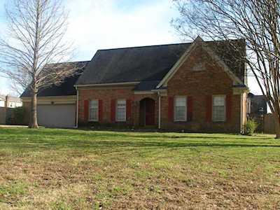 399 E Lawnwood Dr Collierville, TN 38017