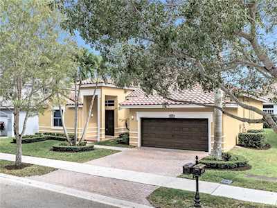 1635 Blue Jay Cir Weston, FL 33327