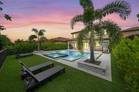 8610 E Baypoint Circle Parkland, FL 33076
