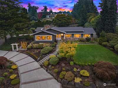 8601 NE 19th Place Clyde Hill, WA 98004