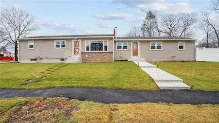 226 Stony Acre Dr Cranston, RI 02920