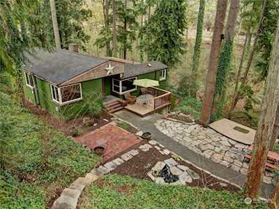 17522 33rd Ave NE Lake Forest Park, WA 98155