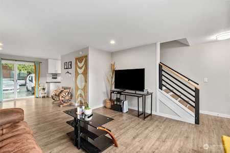 240 S 152nd St #T107 Burien, WA 98148
