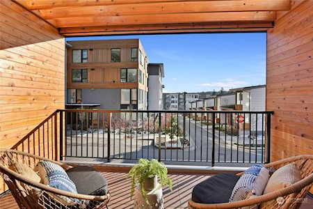 726 Hanami Ln NE Bainbridge Island, WA 98110