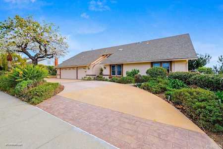 7993 Shadow Hill Dr La Mesa, CA 91941
