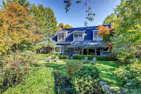 13732 Sunrise Dr NE Bainbridge Island, WA 98110
