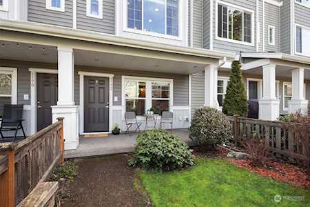6592 High Point Dr SW Seattle, WA 98126