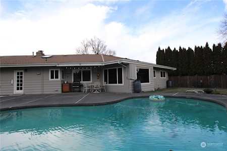 721 17th St NW Puyallup, WA 98371