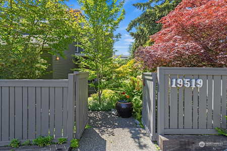 19519 26th Ave NW Shoreline, WA 98177