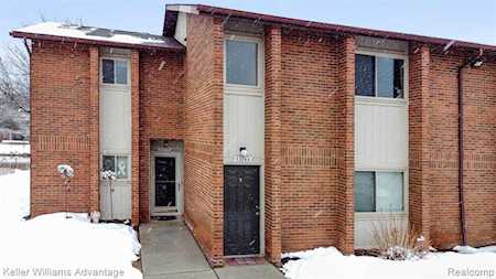 33749 Pondview Circle Livonia, MI 48152