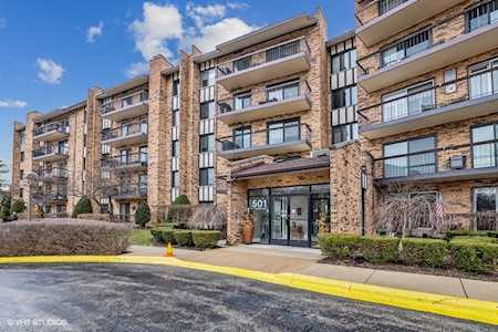 501 Lake Hinsdale Dr #103 Willowbrook, IL 60527