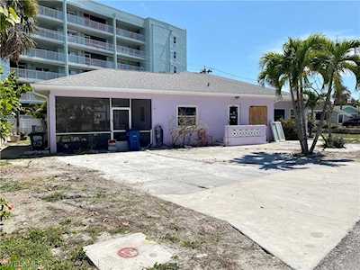 292-294 Fairweather Ln Fort Myers Beach, FL 33931