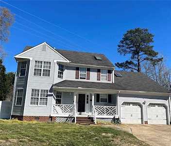 1004 Amelia Ct Chesapeake, VA 23320