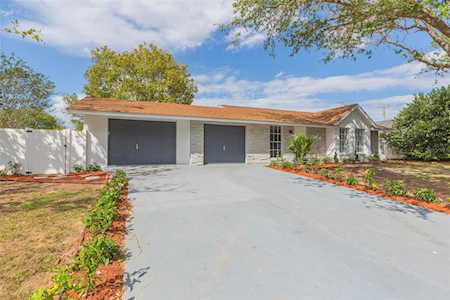 814 Valley Hill Dr Brandon, FL 33510