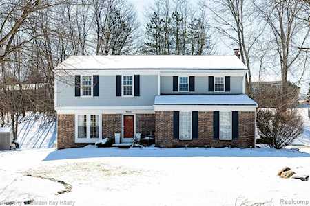 19520 Scenic Harbour Dr Northville, MI 48167