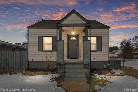 22133 Grandy St Clinton Twp, MI 48035