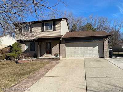565 Buckingham Rd Canton Twp, MI 48188