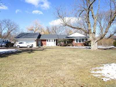 32060 W 10 Mile Rd Farmington Hills, MI 48336