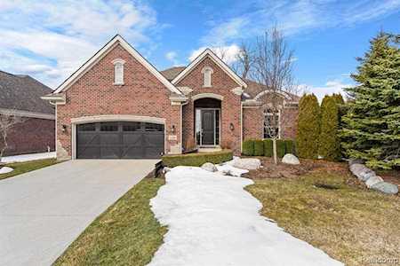 31201 Harmony Ln Farmington Hills, MI 48331