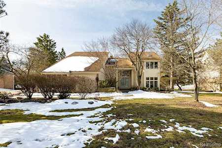 29673 White Hall Dr Farmington Hills, MI 48331
